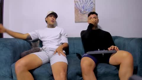 Snapshot of straight__friends chatting on 09-12-25, 01:44 straight__friends online show from 09-12-25, 01:44