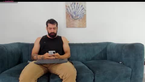 Snapshot of straight__friends chatting on 10-12-25, 02:27 straight__friends online show from 10-12-25, 02:27