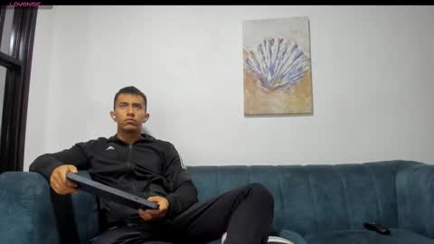 Snapshot of straight__friends chatting on 11-07-25, 02:50 straight__friends online show from 11-07-25, 02:50