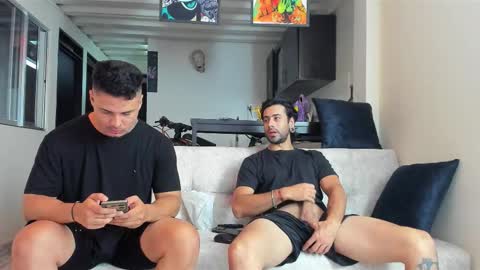 Snapshot of straight__friends chatting on 11-21-25, 03:11 straight__friends online show from 11-21-25, 03:11