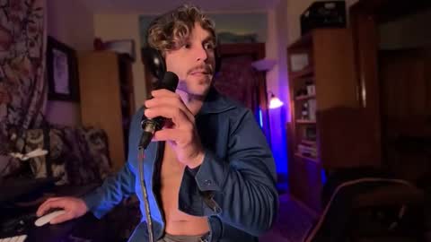 Snapshot of straightishd chatting on 10-30-25, 03:19 Cowboy Zuhly online show from 10-30-25, 03:19