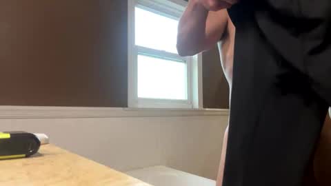 Snapshot of straightishd chatting on 11-03-25, 01:23 Cowboy Zuhly online show from 11-03-25, 01:23