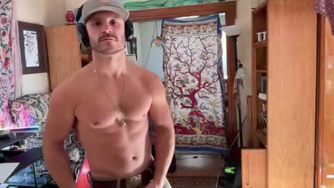 Snapshot of straightishd chatting on 12-14-25, 05:29 Cowboy Zuhly online show from 12-14-25, 05:29