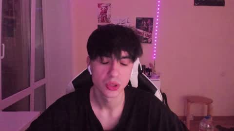 Snapshot of stralght_twinks chatting on 12-02-24, 03:15 Ray online show from 12-02-24, 03:15