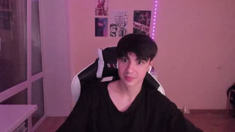 Snapshot of stralght_twinks chatting on 12-04-24, 04:54 Ray online show from 12-04-24, 04:54