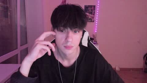 Snapshot of stralght_twinks chatting on 12-05-24, 02:53 Ray online show from 12-05-24, 02:53