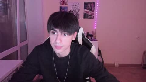 Snapshot of stralght_twinks chatting on 12-05-24, 05:59 Ray online show from 12-05-24, 05:59