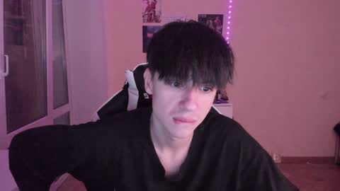 Snapshot of stralght_twinks chatting on 12-07-24, 01:36 Ray online show from 12-07-24, 01:36