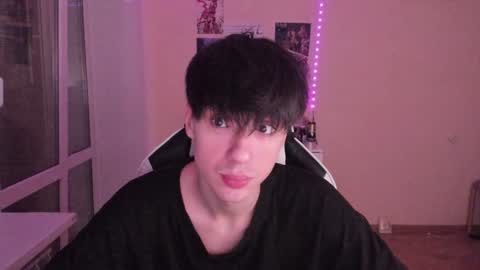 Snapshot of stralght_twinks chatting on 12-08-24, 12:29 Ray online show from 12-08-24, 12:29