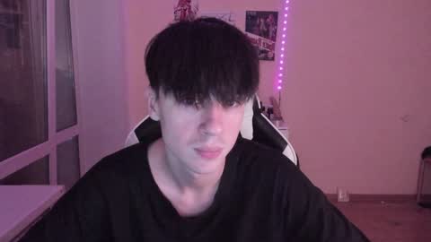 Snapshot of stralght_twinks chatting on 12-09-24, 04:34 Ray online show from 12-09-24, 04:34