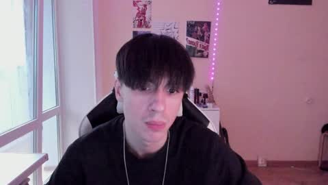 Snapshot of stralght_twinks chatting on 12-09-24, 10:43 Ray online show from 12-09-24, 10:43