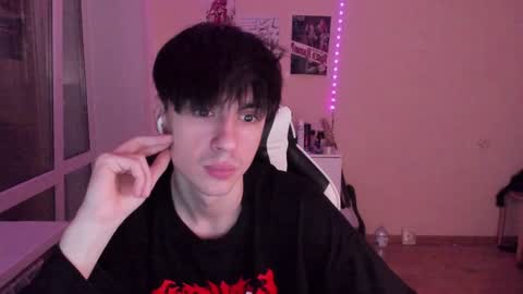 Snapshot of stralght_twinks chatting on 12-11-24, 05:53 Ray online show from 12-11-24, 05:53