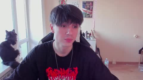 Snapshot of stralght_twinks chatting on 12-11-24, 08:58 Ray online show from 12-11-24, 08:58