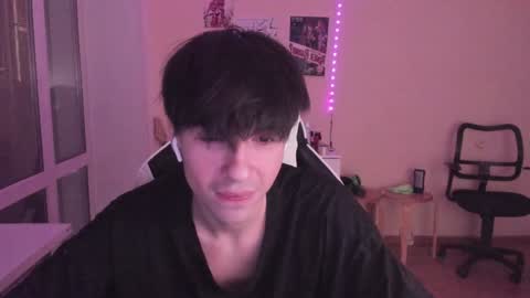 Snapshot of stralght_twinks chatting on 12-14-24, 05:58 Ray online show from 12-14-24, 05:58