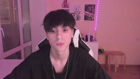 Snapshot of stralght_twinks chatting on 12-16-24, 03:54 Ray online show from 12-16-24, 03:54