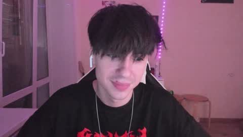 Snapshot of stralght_twinks chatting on 12-22-24, 01:34 Ray online show from 12-22-24, 01:34