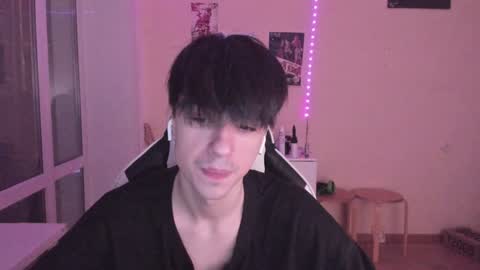 Snapshot of stralght_twinks chatting on 12-25-24, 04:43 Ray online show from 12-25-24, 04:43