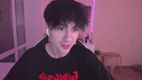 Snapshot of stralght_twinks chatting on 12-27-24, 02:36 Ray online show from 12-27-24, 02:36