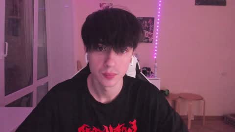 Snapshot of stralght_twinks chatting on 12-30-24, 01:48 Ray online show from 12-30-24, 01:48