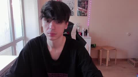 Snapshot of stralght_twinks chatting on 01-04-25, 11:22 Ray online show from 01-04-25, 11:22