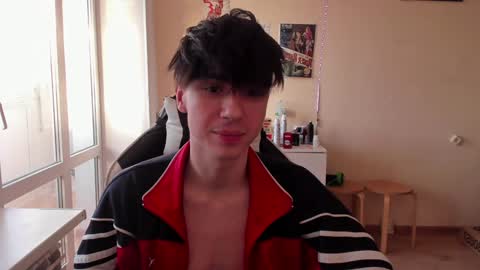 Snapshot of stralght_twinks chatting on 01-06-25, 09:41 Ray online show from 01-06-25, 09:41