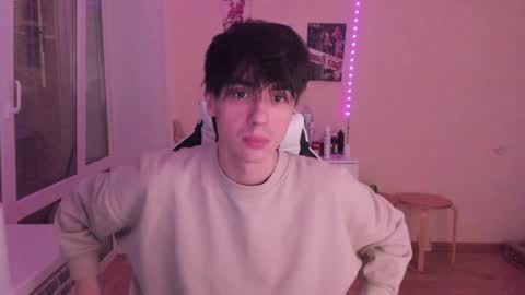 Snapshot of stralght_twinks chatting on 01-07-25, 03:46 Ray online show from 01-07-25, 03:46