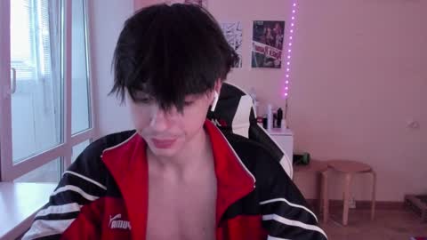 Snapshot of stralght_twinks chatting on 01-08-25, 08:06 Ray online show from 01-08-25, 08:06