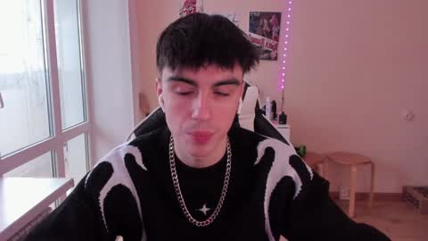 Snapshot of stralght_twinks chatting on 01-13-25, 07:43 Ray online show from 01-13-25, 07:43