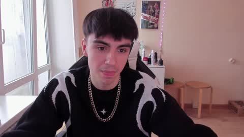 Snapshot of stralght_twinks chatting on 01-13-25, 10:47 Ray online show from 01-13-25, 10:47