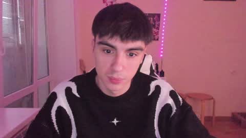 Snapshot of stralght_twinks chatting on 01-13-25, 01:49 Ray online show from 01-13-25, 01:49