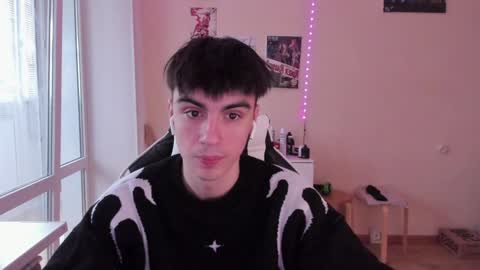 Snapshot of stralght_twinks chatting on 01-16-25, 09:27 Ray online show from 01-16-25, 09:27