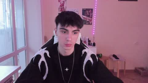 Snapshot of stralght_twinks chatting on 01-16-25, 12:31 Ray online show from 01-16-25, 12:31