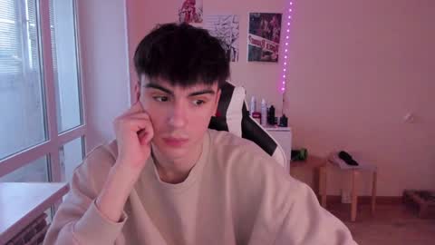 Snapshot of stralght_twinks chatting on 01-17-25, 01:24 Ray online show from 01-17-25, 01:24