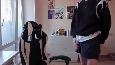 Snapshot of stralght_twinks chatting on 01-18-25, 12:36 Ray online show from 01-18-25, 12:36