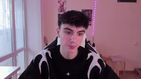 Snapshot of stralght_twinks chatting on 01-19-25, 11:56 Ray online show from 01-19-25, 11:56