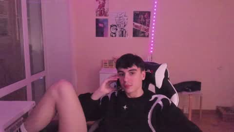 Snapshot of stralght_twinks chatting on 01-22-25, 06:10 Ray online show from 01-22-25, 06:10