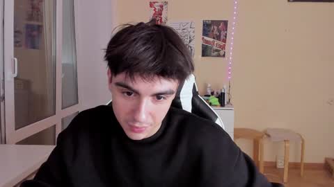 Snapshot of stralght_twinks chatting on 01-25-25, 06:24 Ray online show from 01-25-25, 06:24