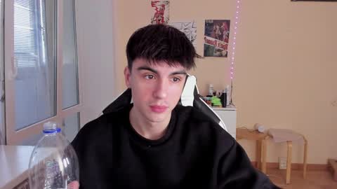 Snapshot of stralght_twinks chatting on 01-26-25, 01:04 Ray online show from 01-26-25, 01:04