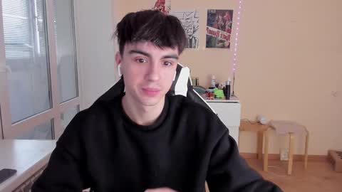 Snapshot of stralght_twinks chatting on 01-27-25, 07:45 Ray online show from 01-27-25, 07:45