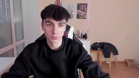 Snapshot of stralght_twinks chatting on 01-28-25, 01:16 Ray online show from 01-28-25, 01:16