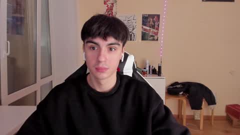 Snapshot of stralght_twinks chatting on 01-31-25, 02:28 Ray online show from 01-31-25, 02:28