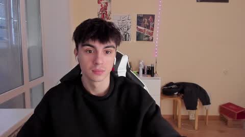 Snapshot of stralght_twinks chatting on 02-01-25, 01:51 Ray online show from 02-01-25, 01:51