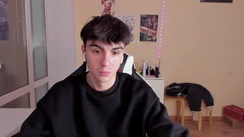 Snapshot of stralght_twinks chatting on 02-02-25, 02:34 Ray online show from 02-02-25, 02:34