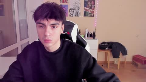 Snapshot of stralght_twinks chatting on 02-02-25, 05:37 Ray online show from 02-02-25, 05:37