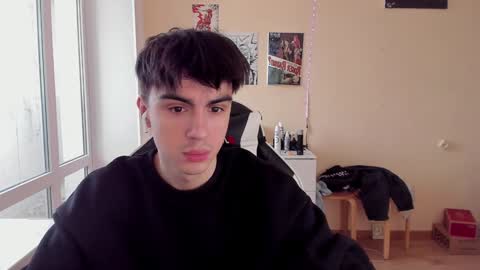 Snapshot of stralght_twinks chatting on 02-04-25, 12:33 Ray online show from 02-04-25, 12:33