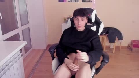 Snapshot of stralght_twinks chatting on 02-04-25, 03:36 Ray online show from 02-04-25, 03:36