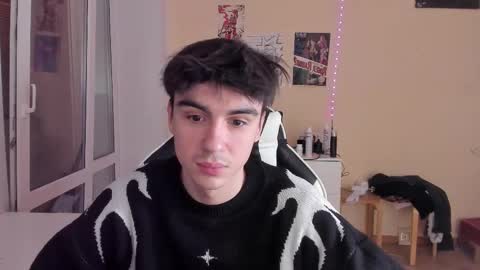 Snapshot of stralght_twinks chatting on 02-09-25, 04:29 Ray online show from 02-09-25, 04:29