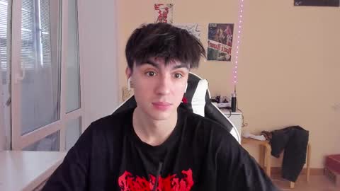 Snapshot of stralght_twinks chatting on 02-11-25, 02:02 Ray online show from 02-11-25, 02:02