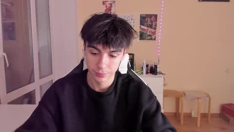 Snapshot of stralght_twinks chatting on 02-13-25, 03:14 Ray online show from 02-13-25, 03:14