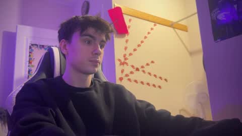 Snapshot of stralght_twinks chatting on 02-14-25, 04:09 Ray online show from 02-14-25, 04:09